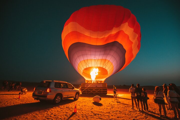 Aerial Adventures: Skydiving, Paragliding, and Hot Air Ballooning in Dubai