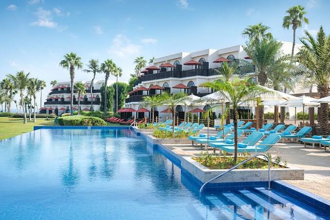 Palm Paradise Resort 🌴🌴🌴: